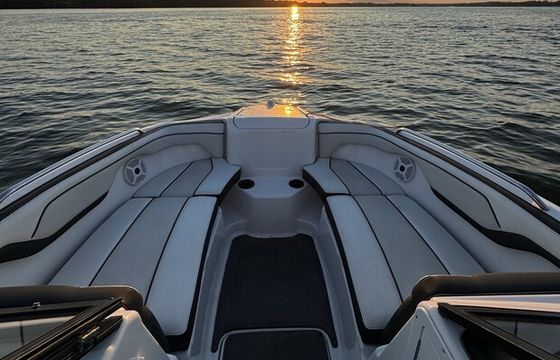 Explore Nashville by Water – Rent our 10 person Yamaha AR210 Jet Boat!