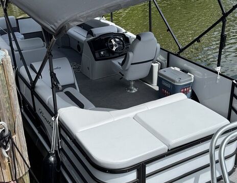2025 24’ Bentley Legacy Tritoon 10-12 People Capacity Good for Groups
