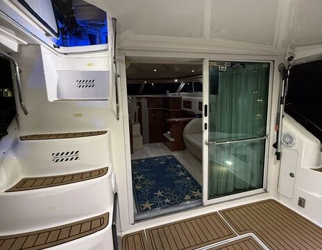 Sea Ray Sedan Bridge 42ft Yacht
