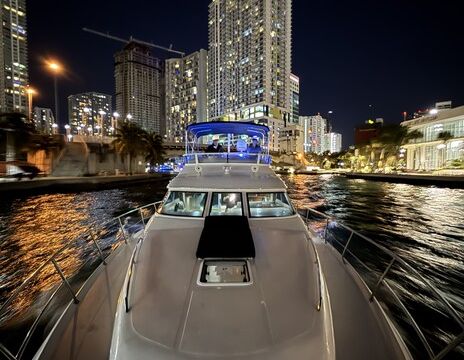 Sea Ray Sedan Bridge 42ft Yacht