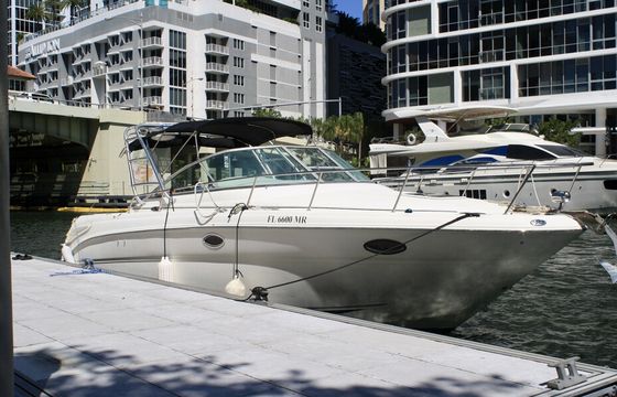 32’ Sea Ray Luxury Yacht Charter | Fort Lauderdale | Spacious, Stylish