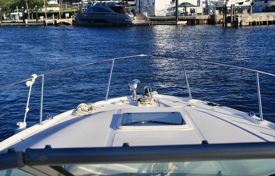 32’ Sea Ray Luxury Yacht Charter | Fort Lauderdale | Spacious, Stylish