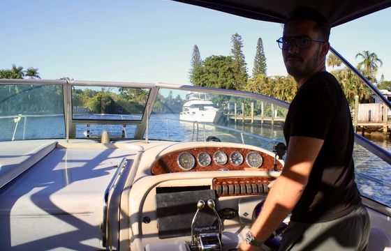 32’ Sea Ray Luxury Yacht Charter | Fort Lauderdale | Spacious, Stylish
