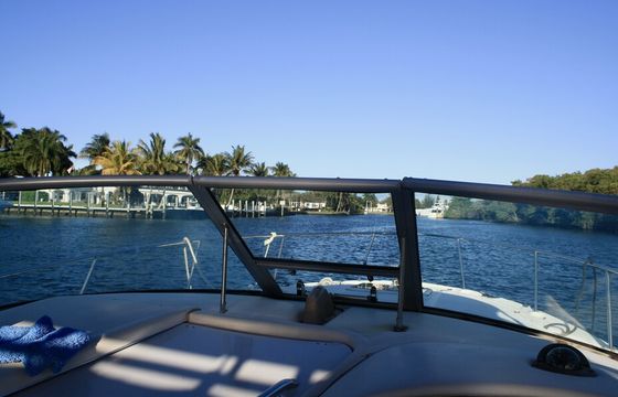 32’ Sea Ray Luxury Yacht Charter | Fort Lauderdale | Spacious, Stylish