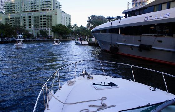 32’ Sea Ray Luxury Yacht Charter | Fort Lauderdale | Spacious, Stylish
