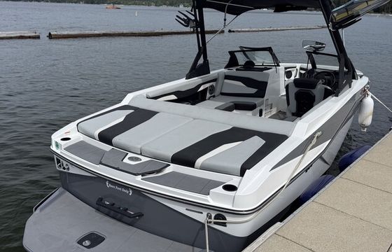 2022 Axis T220 Surf Boat – Premium Wake &amp; Surf Experience
