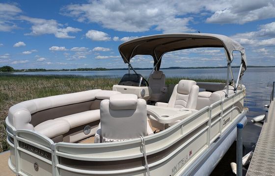 Osakis Sunrise Cabin Pontoon