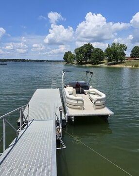 25' Pontoon boat for rent for STR guest
