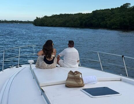 54’ Sea Ray Sundancer | Private Luxury Yacht Experience in Miami