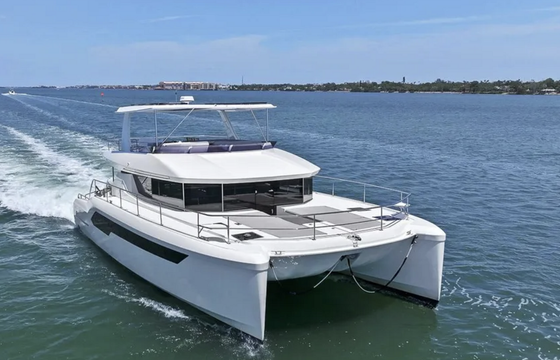 Leopard 53 Power Catamaran (25-ft wide deck space)