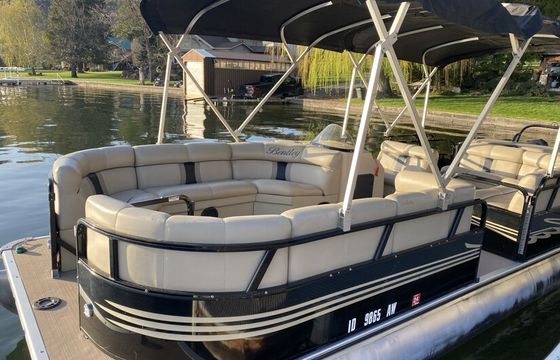 Fun Boat! Bentley Pontoon 24 ft, 115 hp - yes pulls a tube
