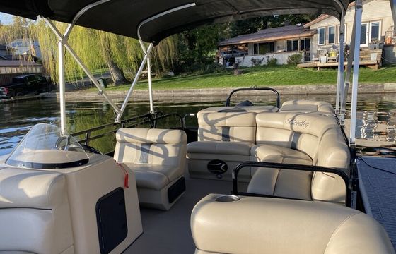 Fun Boat! Bentley Pontoon 24 ft,  115 hp - yes pulls a tube