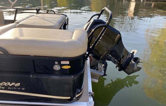 Fun Boat! Bentley Pontoon 24 ft,  115 hp - yes pulls a tube