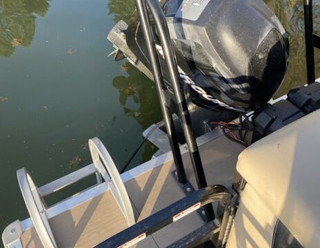 Fun Boat! Bentley Pontoon 24 ft,  115 hp - yes pulls a tube