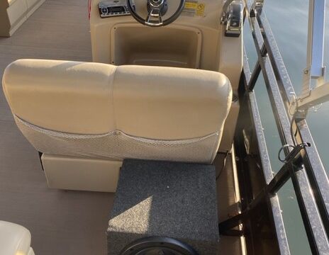 Fun Boat! Bentley Pontoon 24 ft,  115 hp - yes pulls a tube