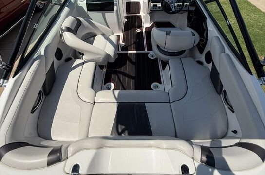 Gorgeous Yamaha Power Ski Boat for rent in Oklahoma City