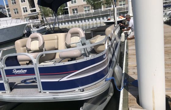 20’ Suntracker Pontoon