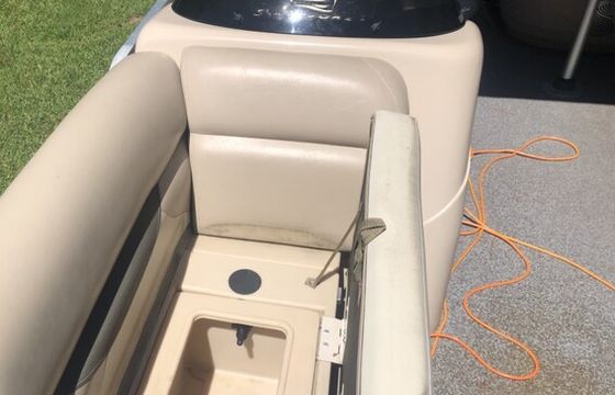 20’ Suntracker Pontoon