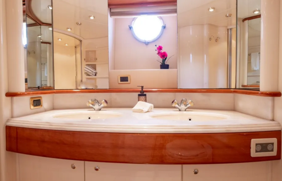 Azimut 70 – Premier Luxury Yacht Charter to Palomino Islands