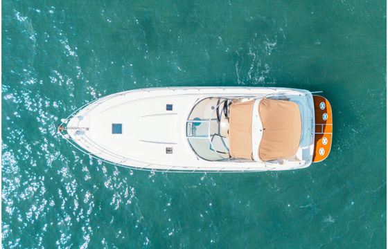 Sea Ray Sundancer 46ft – Chicago Yacht Rental & Playpen Cruise