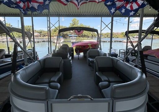 Veranda Tritoon  For Family Lake Fun