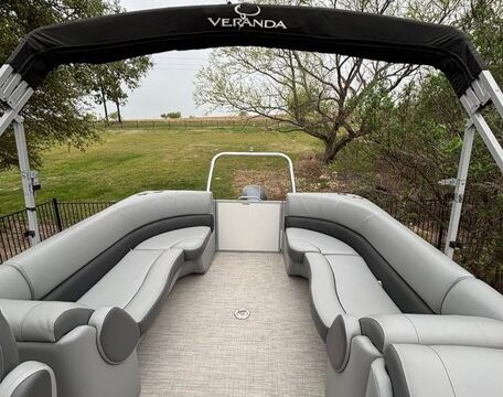 Veranda Tritoon  For Family Lake Fun