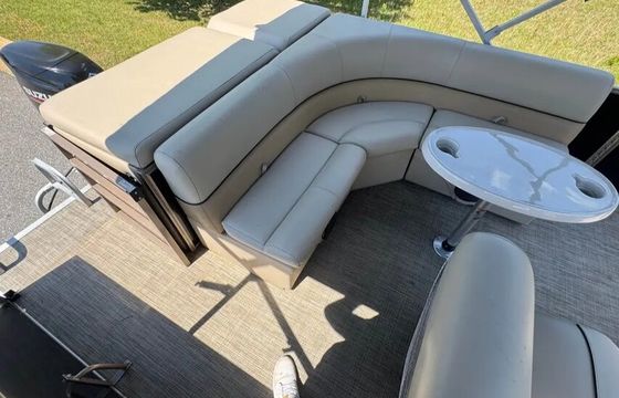 Luxury &amp; Fun on the Water! 2019 Bentley 24ft Cruise SE - 12 Guests