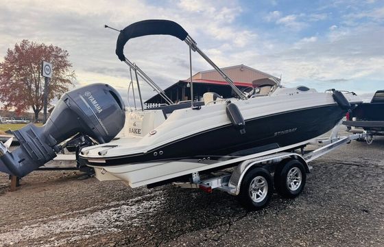 Spacious Deckboat-Stingray 212SC (Delivery Available)