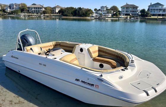 Sporty Sandbar and Island Hopping Deck Boat