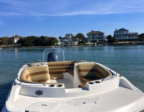 Sporty Sandbar and Island Hopping Deck Boat
