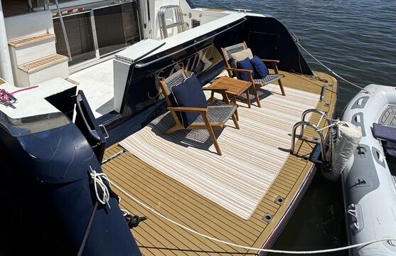 71’ Luxury Motor Yacht: Perfect for Entertaining on the Chesapeake Bay