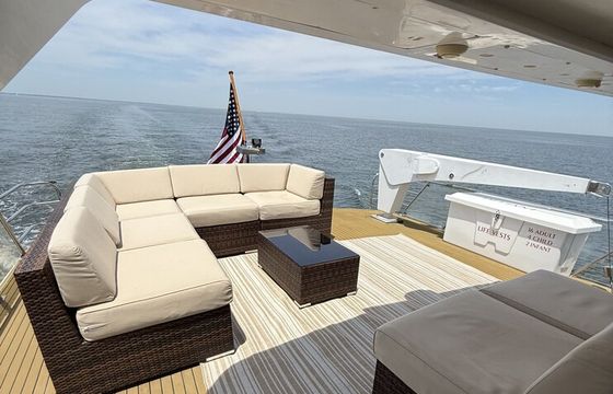 71’ Luxury Motor Yacht: Perfect for Entertaining on the Chesapeake Bay