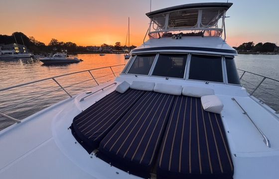 71’ Luxury Motor Yacht: Perfect for Entertaining on the Chesapeake Bay