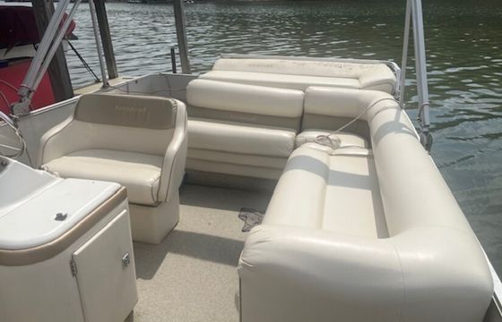 1998 Crest 25ft Savanna Pontoon rental on Lake Norman!!