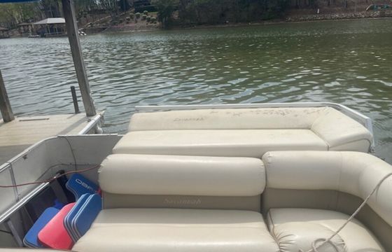 1998 Crest 25ft Savanna Pontoon rental on Lake Norman!!