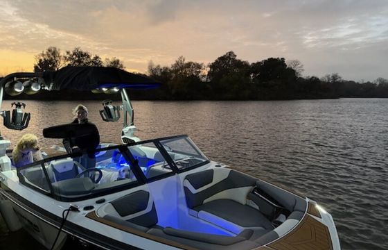 Captained Luxury Electric Boat – Sacramento River Experiences