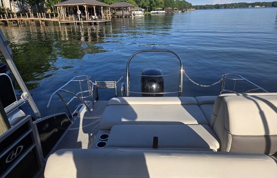 2023 Harris Tritoon 150 hp w/ lounger