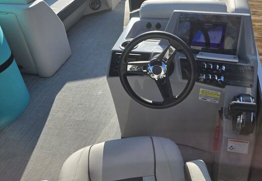2023 Harris Tritoon 150 hp w/ lounger