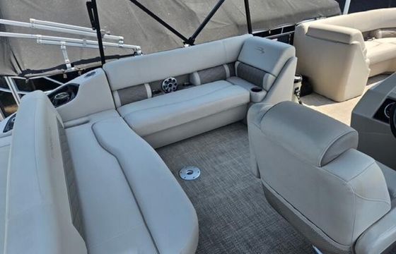 Luxurious Bennington Pontoon - Cruise Lake Fenton in Comfort and Style