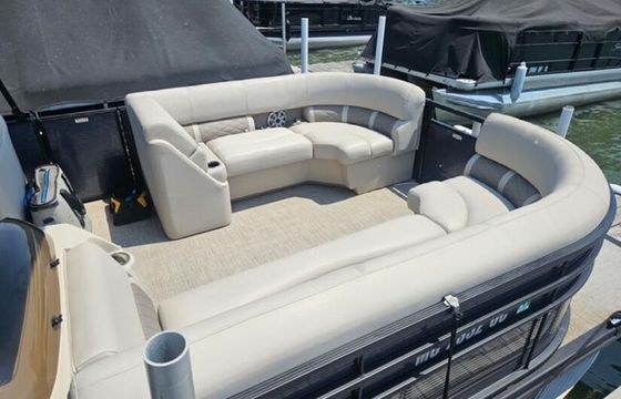 Luxurious Bennington Pontoon - Cruise Lake Fenton in Comfort and Style