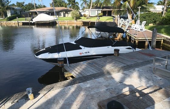 Luxurious Sea Ray 240 Sundeck - Private Dock &amp; Free Parking!
