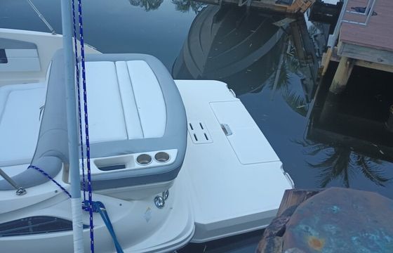 Luxurious Sea Ray 240 Sundeck - Private Dock &amp; Free Parking!