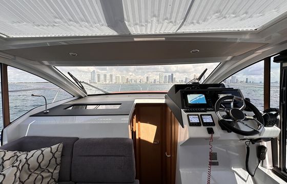 Luxury Yacht Charter | Haulover Sandbar | 2020 Sealine C330v