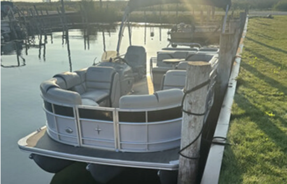 23 foot Berkshire Tritoon on Lake St. Clair