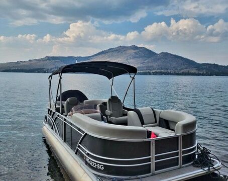 Sylvan Mirage Tritoon — Lakeside Luxury