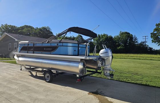 2026 Godfrey Pontoon | Relaxing Lake Cruises & Sandbar Fun