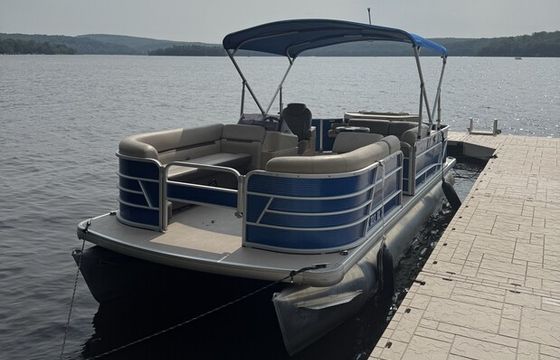 Pontoon Lounge/Fish/Tube/Ski