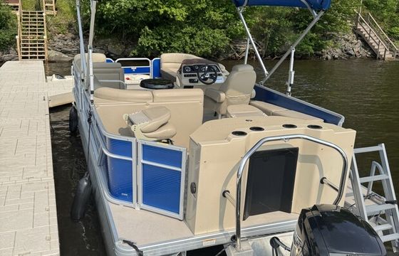 Pontoon Lounge/Fish/Tube/Ski