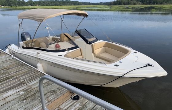 Scout Boats - 215 Dorado w/ Yamaha 200 - Comfortably seats 10