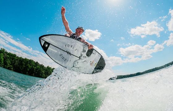 LAKE TRAVIS MALIBU WAKE SURFING